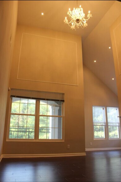 Building Photo - 46620 Drysdale Ter