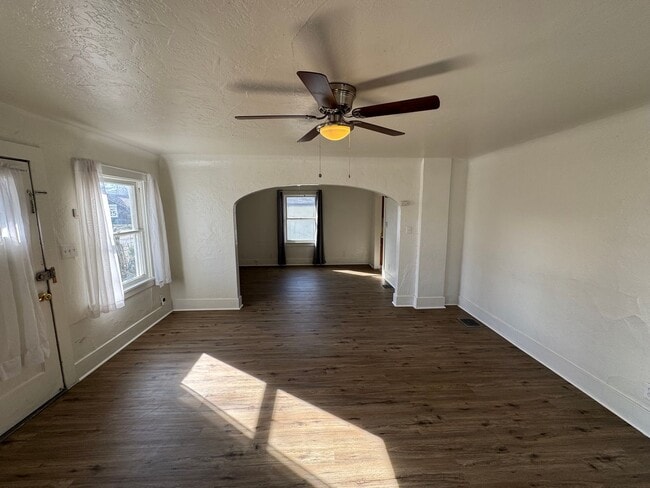 Building Photo - Centrally located 2 bedroom house