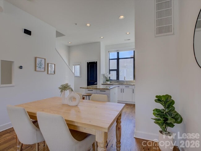 Building Photo - 636 Garden District Dr