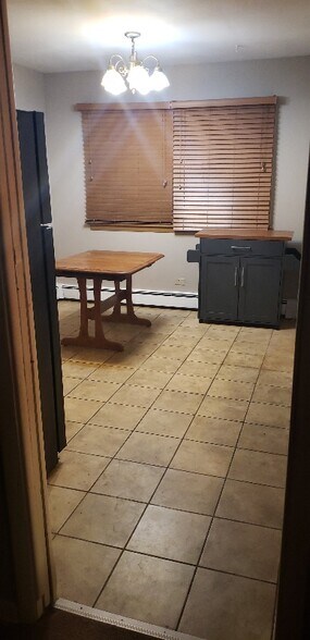 Building Photo - 4327 Lindenwood Dr