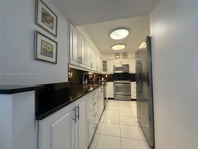 Building Photo - 9511 Collins Ave