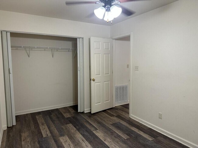 Building Photo - 103 Juniper Pl