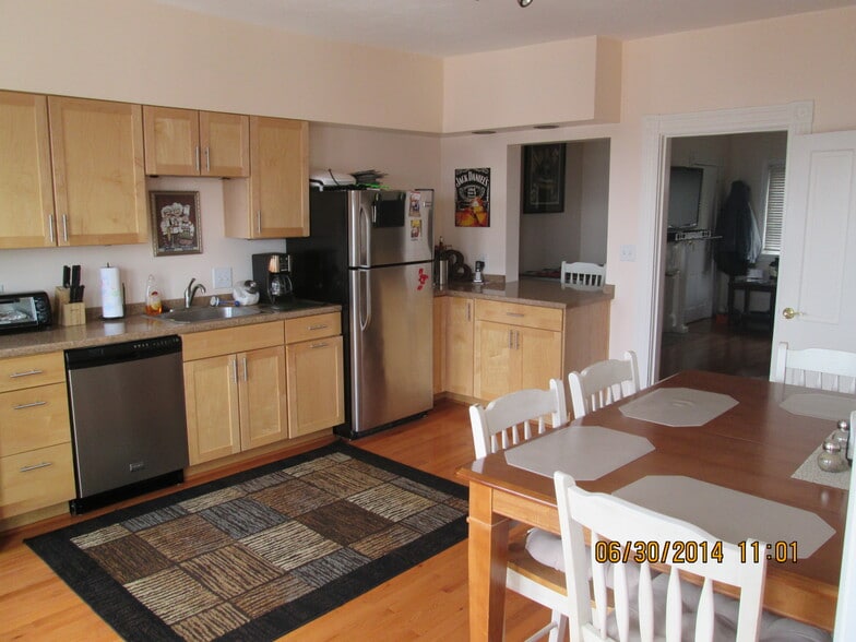 Kitchen-Dining area - 1927 Huron St