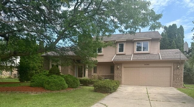 Building Photo - 25392 Surrey Ln