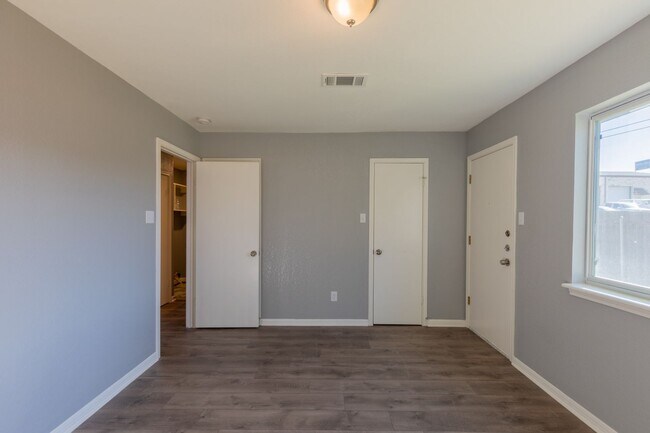 Building Photo - Rawhide Loop, 317/319