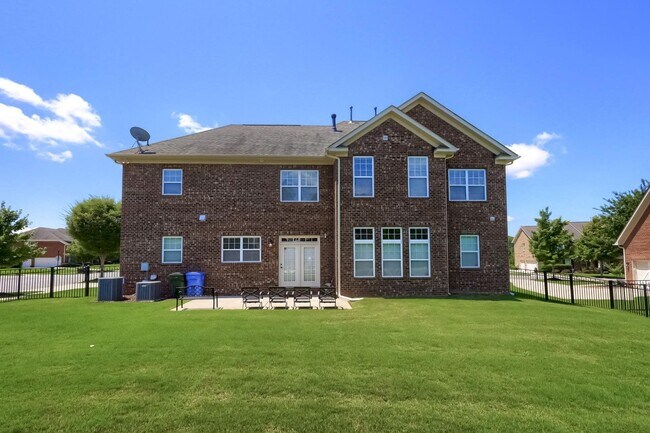 Building Photo - 5 Bedroom single family home in Mooresville