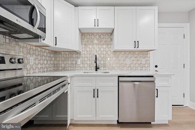 Building Photo - 417 W Elm St