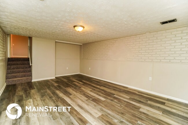 Building Photo - 3179 Latonia Rd