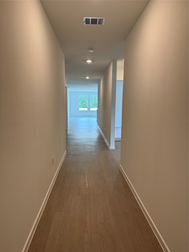 Building Photo - 335 Parkin Ct