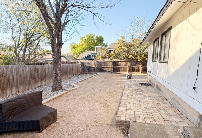 Building Photo - 1706 Woodwind Ln