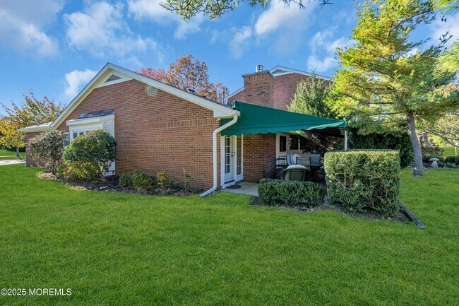 Building Photo - 68 Maple Dr