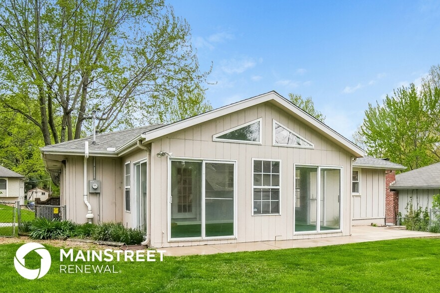 Building Photo - 2420 NW 4th St