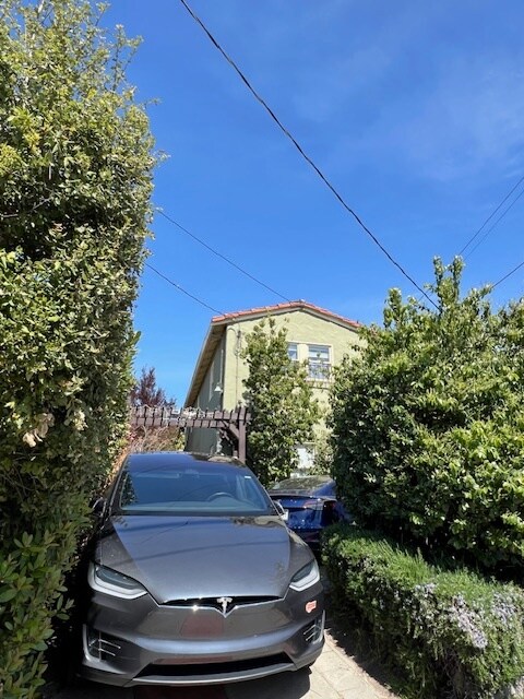 Outside & parking - 340 45th St