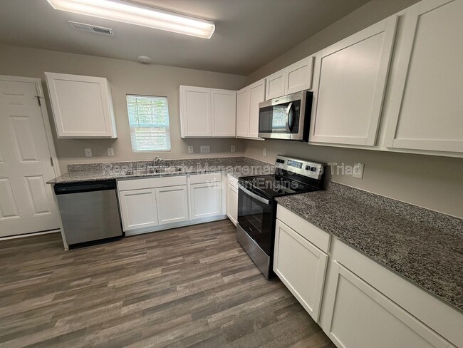 Building Photo - 3801 Miller Dr