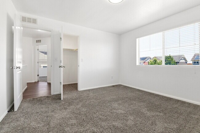 Building Photo - $2,940.95 - 4 Bed, 3 Bath Home in Denver with Central A/C and Fenced in Yard!