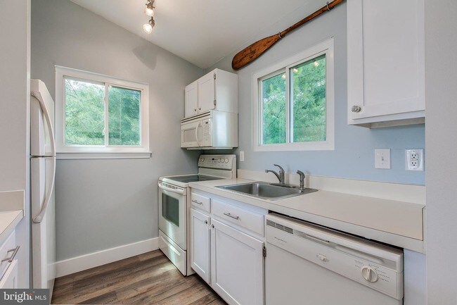 Building Photo - 10286 White Pelican Way