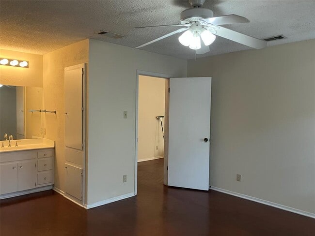 Building Photo - 8111 Ceberry Dr