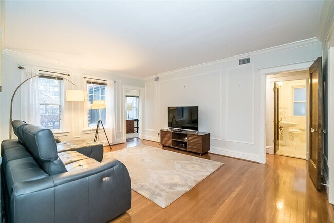 Building Photo - 6330 S Rosebury Ave