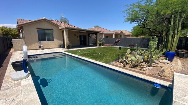 Building Photo - 39519 N White Tail Ln