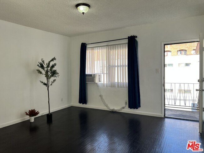 Building Photo - 1330 S Wilton Pl