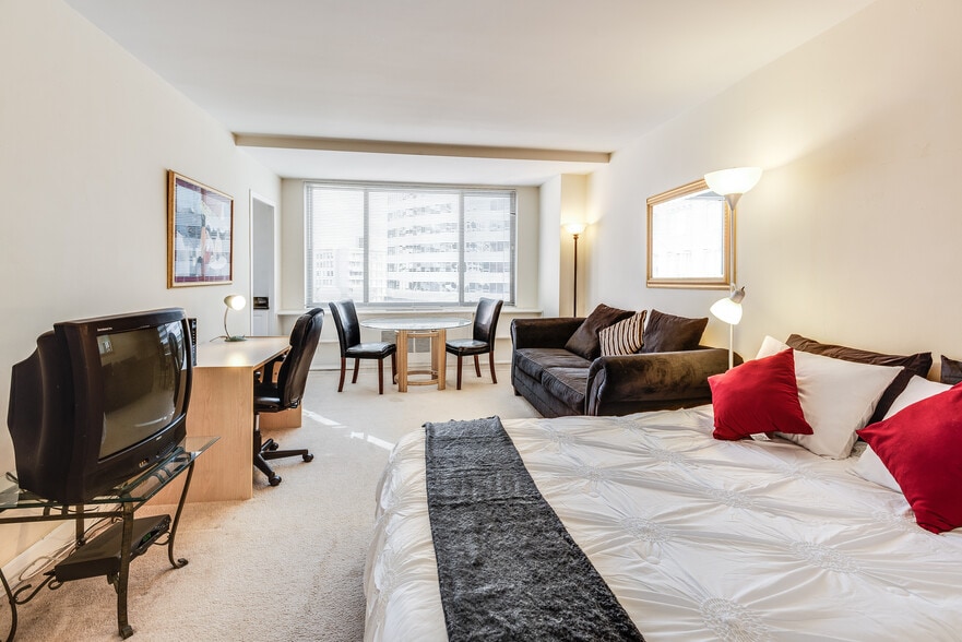 Building Photo - 1121 ARLINGTON Blvd