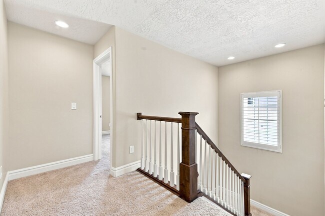 Building Photo - 1360 E Foxmont Ln