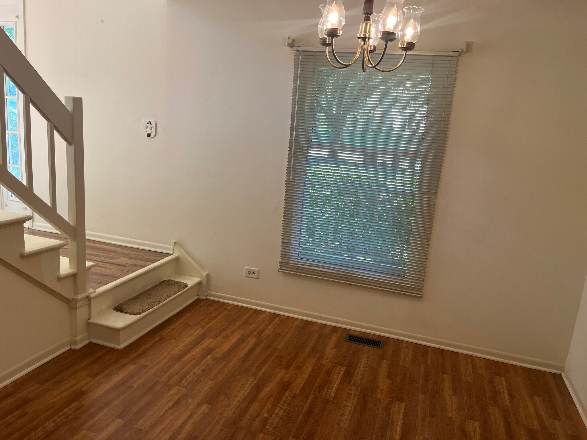 Building Photo - 1404 Queensgreen Cir