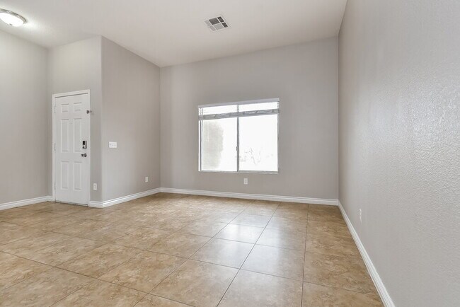 Building Photo - 2018 Annbriar Ave