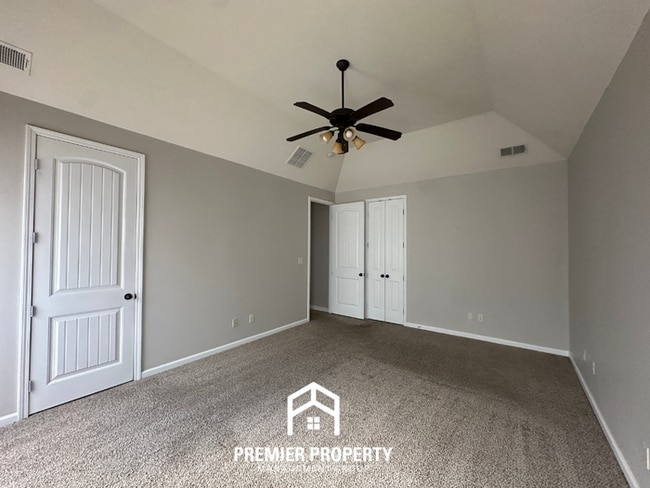 Building Photo - 2274 Southern Woods Dr