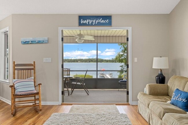 Building Photo - 270 Silver Lake N