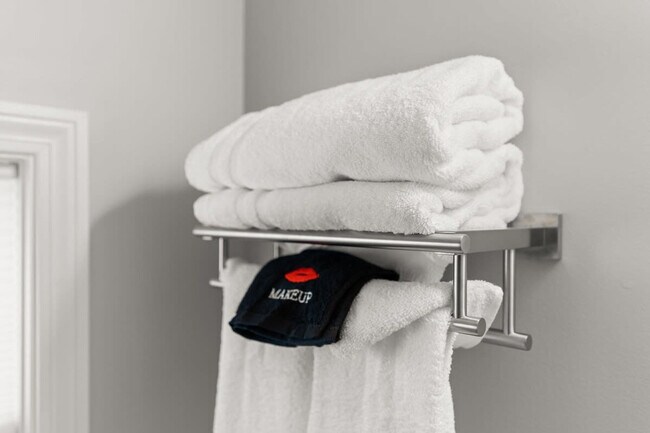 Building Photo - 8 N St