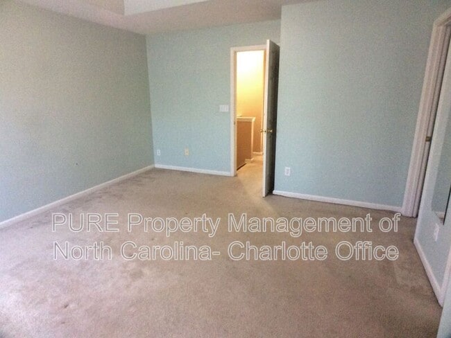 Building Photo - 18040 Delmas Dr