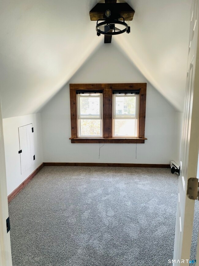 Building Photo - 33 Holbrook St