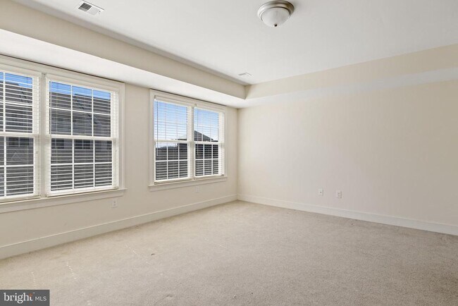 Building Photo - 626 D St