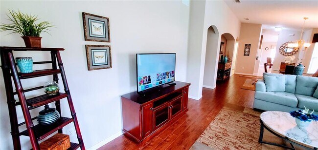 Building Photo - 520 Millifiora Ln