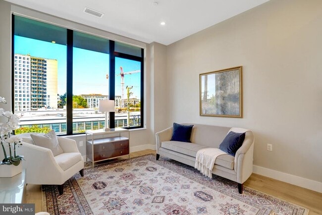 Building Photo - 801 N Fairfax St