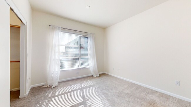 Building Photo - Beautiful Emeryville Townhome Available!