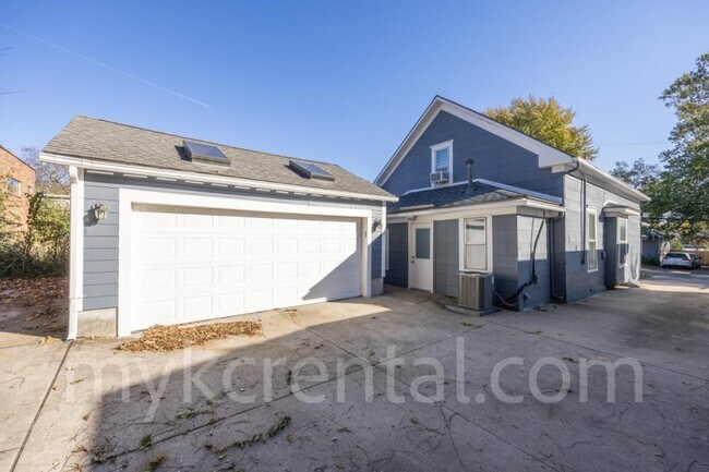 Building Photo - 4306 Fisher St