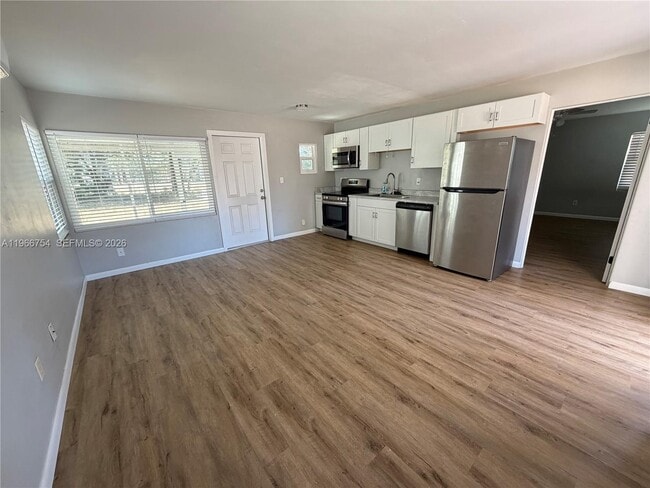 Building Photo - 1557 S Clara Ave