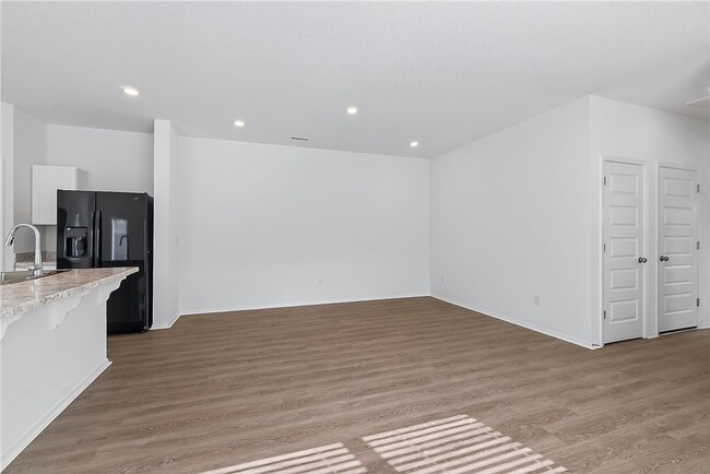 Building Photo - 6800 SW Dignity Ave