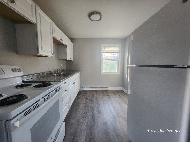 Building Photo - 2113 W 119th St