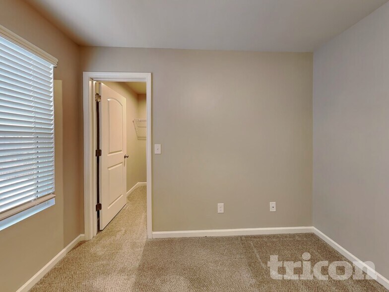 Building Photo - 115 Clove Hitch Dr