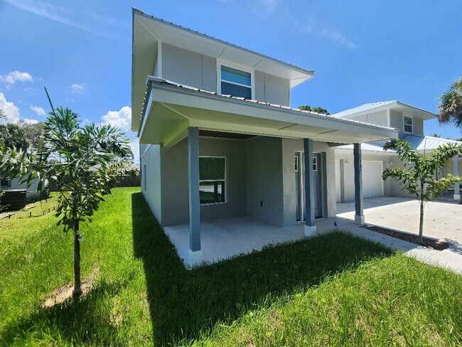 Building Photo - Brand New 2 Story Edgewater Duplex