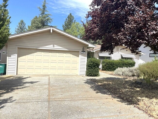 Primary Photo - Golf course 3/2 home in Lake Wildwood, Pen...