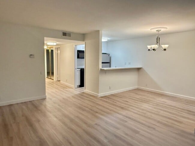 Building Photo - SAN CARLOS - Newly Remodeled 1 Bedroom Con...