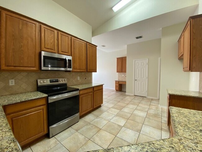 Building Photo - Lovely 4 bedroom, 2 bath home for lease!