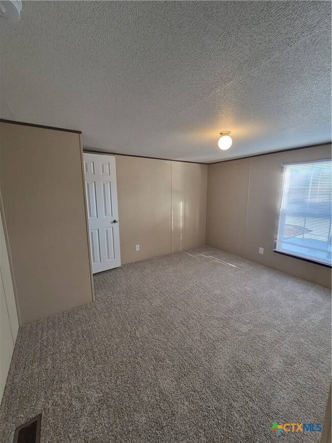 Building Photo - 1911 Wald Rd