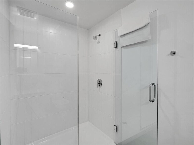 Building Photo - 817 N 6th St