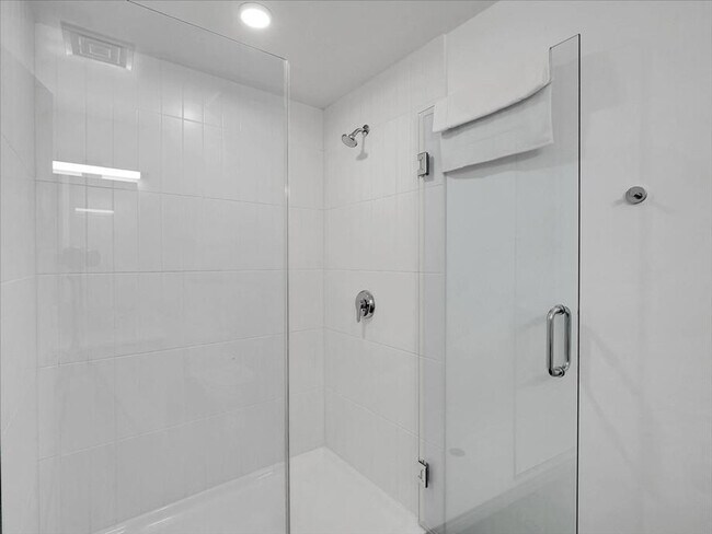 Building Photo - 817 N 6th St