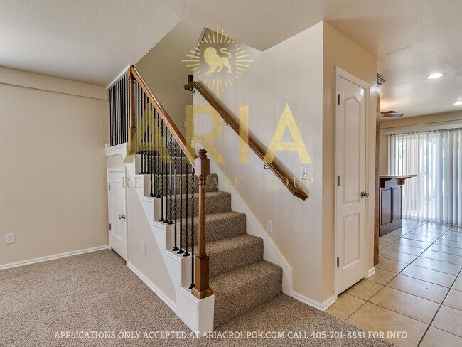 Building Photo - *611-613 Welston Cr.